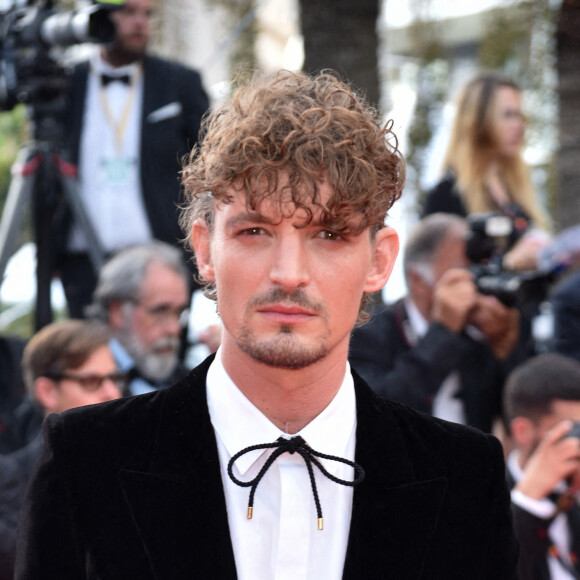 Niels Schneider - Montée des marches pour la cérémonie de clôture du 75ème Festival International du Film de Cannes. Le 28 mai 2022