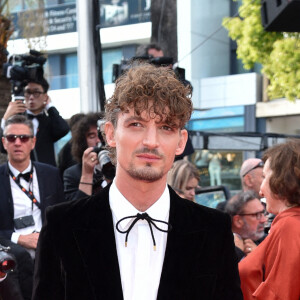 Niels Schneider - Montée des marches pour la cérémonie de clôture du 75ème Festival International du Film de Cannes. Le 28 mai 2022