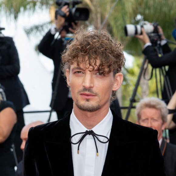 Niels Schneider - Montée des marches pour la cérémonie de clôture du 75ème Festival International du Film de Cannes. Le 28 mai 2022