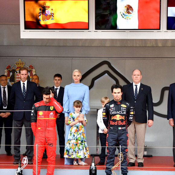 Carlos Sainz Jr, Sergio Perez, Andrea Casiraghi, Louis Ducruet, la princesse Charlene de Monaco, la princesse Gabriella de Monaco, comtesse de Carladès, le prince Albert de Monaco et le prince Jacques de Monaco, marquis des Baux lors du Grand Prix de Monaco 2022 de F1, à Monaco, le 29 mai 2022. © Bruno Bebert/Bestimage