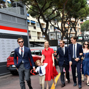 Pierre Casiraghi, son fils Francesco Casiraghi, sa femme Beatrice Borromeo, Andrea Casiraghi, Alexandra de Hanovre, son fiancé Ben-Sylvester Strautmann, Tatiana Santo Domingo, Charlotte Casiraghi, son fils Raphaël Elmaleh et Juliette Maillot - La famille de Monaco assiste au Grand Prix de F1 de Monaco, le 28 mai 2022. © Bruno BebertBestimage 
