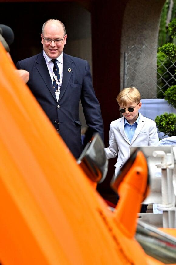 Le prince Albert de Monaco, et le prince Jacques de Monaco, marquis des Baux, - La famille de Monaco assiste au Grand Prix de F1 de Monaco, le 28 mai 2022. © Bruno BebertBestimage 