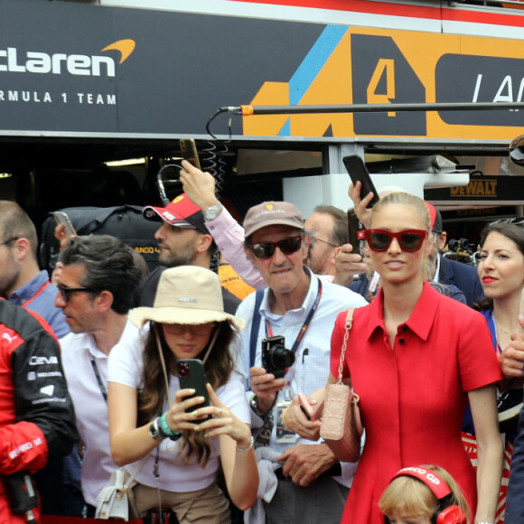 Pierre Casiraghi, son fils Francesco Casiraghi, sa femme Beatrice Borromeo, Andrea Casiraghi, Tatiana Santo Domingo lors du Grand Prix de Monaco 2022 de F1, à Monaco, le 29 mai 2022. © Jean-François Ottonello/Nice Matin/Bestimage 