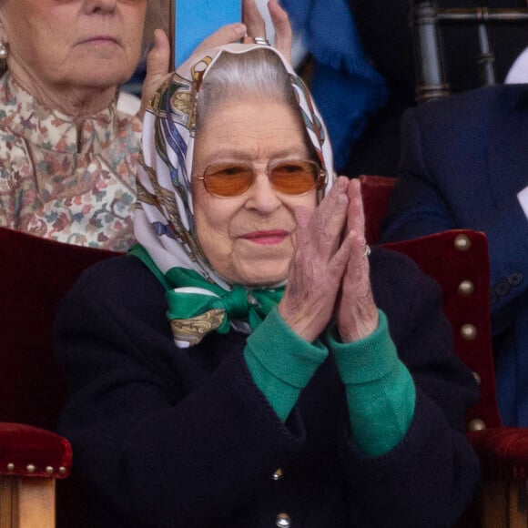 La reine Elisabeth II d'Angleterre assiste au "Royal Windsor Horse Show" à Windsor en présence du prince Edward, duc de Kent, et de sa femme, Sophie Rhys-Jones, comtesse de Wessex.