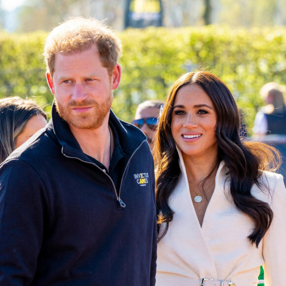 Le prince Harry et Meghan Markle assistent à la finale d'athlétisme, au deuxième jour des Invictus Games 2020 à La Haye