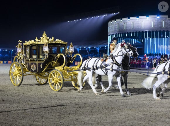 La reine d'Angleterre assiste au spectacle "Gallop Through History" lors du "Royal Windsor Horse Show", marquant son jubilé de platine, le 15 mai 2022. La comédienne H.Mirren a interprété le rôle de la reine Elisabeth I d'Angleterre. 