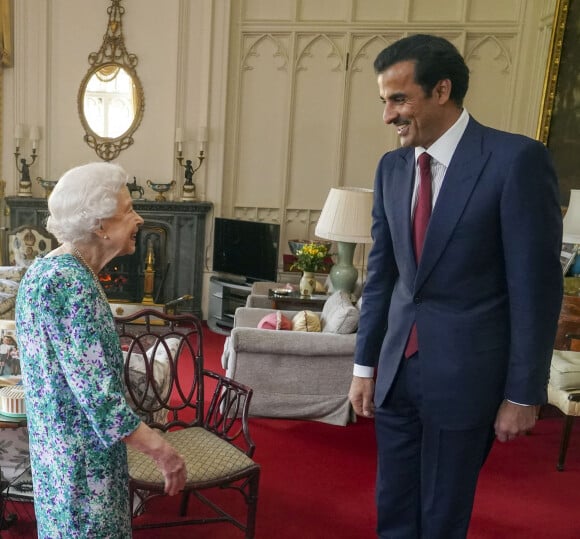 La reine Elisabeth II d'Angleterre reçoit l'émir du Qatar, le cheikh Tamim ben Hamad Al Thani au château de Windsor, à quelques jours des célébrations de son jubilé de platine. Le 24 mai 2022. 