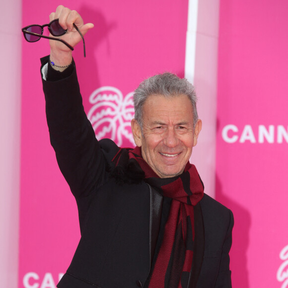 François Feldman au photocall de la cérémonie d'ouverture de la 5ème saison du festival International des Séries "Canneseries" à Cannes, France, le 1er avril 2022. © Denis Guignebourg/BestImage