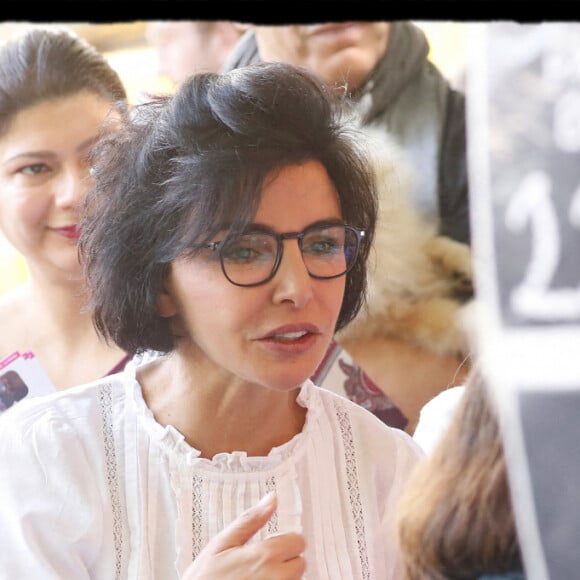 Tractage de Rachida Dati et Marie Toubiana, candidate LR dans la 16ème circonscription, sur le Marché de la Place des Fêtes, en campagne pour les élections législatives. Paris, 19ème arrondissement, le 15 mai 2022. © Alain Guizard / Bestimage 