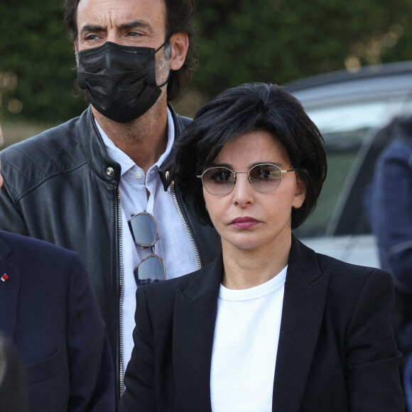 Anthony Delon, Rachida Dati - Obsèques de la chanteuse Régine au Crematorium du cimetière du Père-Lachaise à Paris. Le 9 mai 2022 © Jacovides-Moreau / Bestimage 
