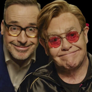 Elton John se met en scène sur les réseaux sociaux, notamment avec le premier concert de son ultime tournée "Farewell Yellow Brick Road" débutant à la Nouvelle Orléans. Le 21 janvier 2022. 