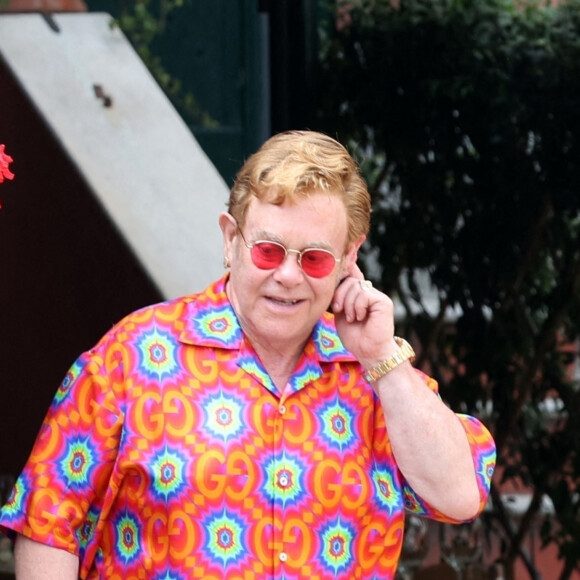 Elton John, blessé, reporte ses trois concerts à Paris en juin 2023
