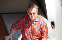 Elton John en chaise roulante avant le jubilé de la Reine, il rassure ses fans sur sa santé