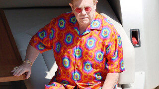 Elton John en chaise roulante avant le jubilé de la Reine, il rassure ses fans sur sa santé