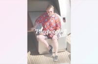 Elton John en chaise roulante avant le jubilé de la Reine, il rassure ses fans sur sa santé