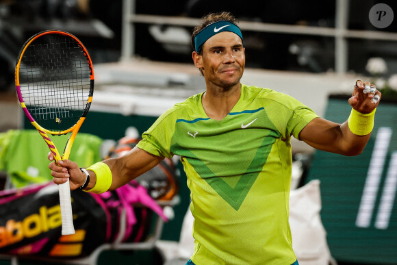Rafael Nadal fait tomber le tenant du titre, Novak Djokovic, au terme d'un quart de finale épique lors des Internationaux de France de Tennis de Roland Garros 2022 le 31 mai 2022.