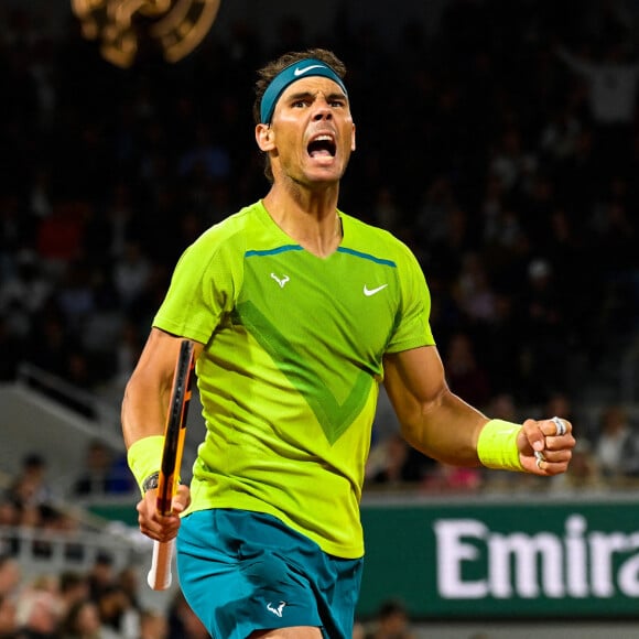 Rafael Nadal fait tomber le tenant du titre, Novak Djokovic, au terme d'un quart de finale épique lors des Internationaux de France de Tennis de Roland Garros 2022 le 31 mai 2022.