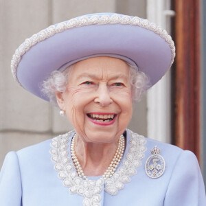 La reine Elisabeth II d'Angleterre - La famille royale au balcon lors de la parade militaire "Trooping the Colour" dans le cadre de la célébration du jubilé de platine de la reine Elizabeth II à Londres le 2 juin 2022. 