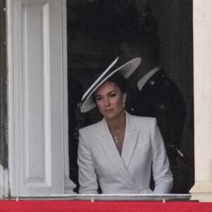 Catherine (Kate) Middleton, duchesse de Cambridge, Le prince Louis de Cambridge, Lena Tindall - Les membres de la famille royale saluent la foule depuis le balcon du Palais de Buckingham, lors de la parade militaire "Trooping the Colour" dans le cadre de la célébration du jubilé de platine (70 ans de règne) de la reine Elizabeth II à Londres, le 2 juin 2022. 