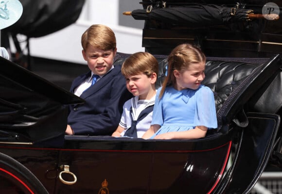 Le prince George, le prince Louis et la princesse Charlotte - Les membres de la famille royale lors de la parade militaire "Trooping the Colour" dans le cadre de la célébration du jubilé de platine (70 ans de règne) de la reine Elizabeth II à Londres, le 2 juin 2022. 