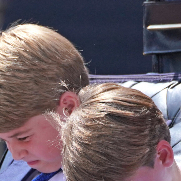 Le prince George, le prince Louis et la princesse Charlotte - Les membres de la famille royale lors de la parade militaire "Trooping the Colour" dans le cadre de la célébration du jubilé de platine (70 ans de règne) de la reine Elizabeth II à Londres, le 2 juin 2022. 