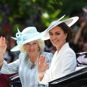 Camilla Parker Bowles, duchesse de Cornouailles, Catherine (Kate) Middleton, duchesse de Cambridge, le prince George de Cambridge - Les membres de la famille royale lors de la parade militaire "Trooping the Colour" dans le cadre de la célébration du jubilé de platine (70 ans de règne) de la reine Elizabeth II à Londres 
