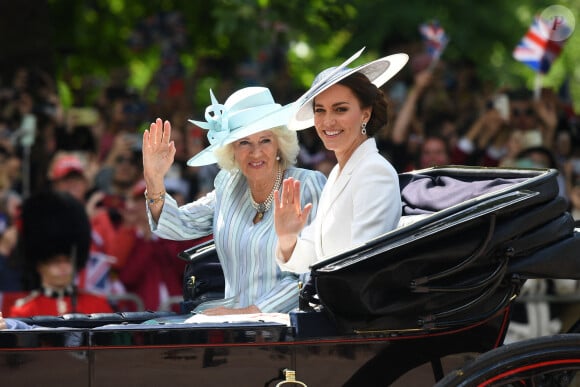 Camilla Parker Bowles, duchesse de Cornouailles, Catherine (Kate) Middleton, duchesse de Cambridge, le prince George de Cambridge - Les membres de la famille royale lors de la parade militaire "Trooping the Colour" dans le cadre de la célébration du jubilé de platine (70 ans de règne) de la reine Elizabeth II à Londres 