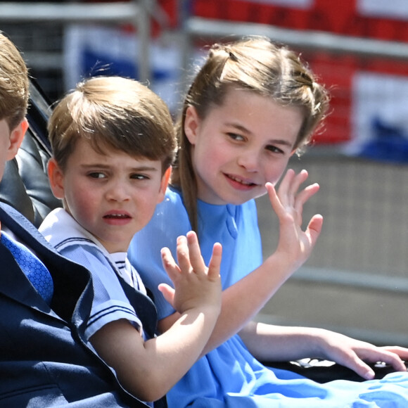 Le prince Louis et la princesse Charlotte - Les membres de la famille royale lors de la parade militaire "Trooping the Colour" dans le cadre de la célébration du jubilé de platine (70 ans de règne) de la reine Elizabeth II à Londres, le 2 juin 2022. 