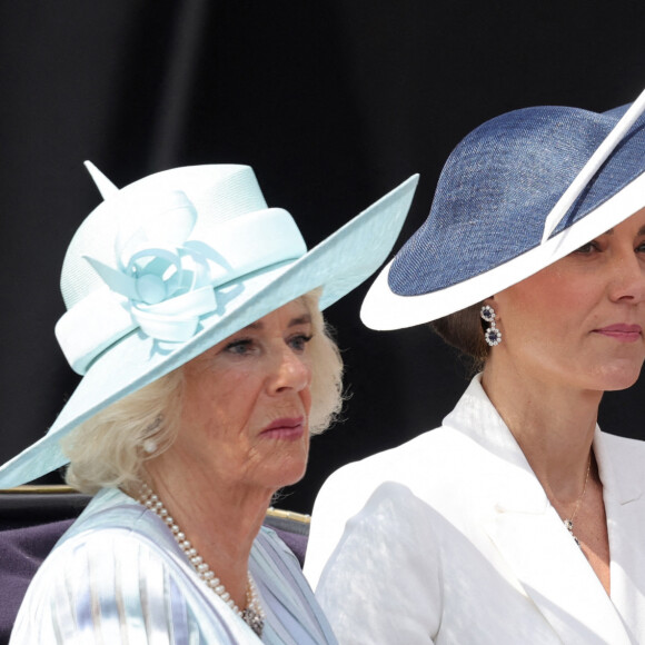Camilla Parker Bowles, duchesse de Cornouailles, Catherine (Kate) Middleton, duchesse de Cambridge - Les membres de la famille royale lors de la parade militaire "Trooping the Colour" dans le cadre de la célébration du jubilé de platine (70 ans de règne) de la reine Elizabeth II à Londres, le 2 juin 2022.  The Duchess of Cornwall and the Duchess of Cambridge leaves Buckingham Palace for the Trooping the Colour ceremony at Horse Guards Parade, central London, as the Queen celebrates her official birthday, on day one of the Platinum Jubilee celebrations. Picture date: Thursday June 2, 2022. 