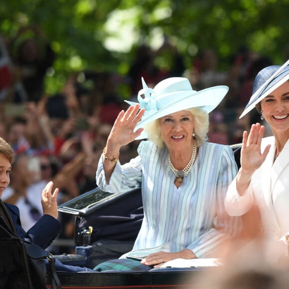 Camilla Parker Bowles, duchesse de Cornouailles, Catherine (Kate) Middleton, duchesse de Cambridge, le prince George de Cambridge - Les membres de la famille royale lors de la parade militaire "Trooping the Colour" dans le cadre de la célébration du jubilé de platine (70 ans de règne) de la reine Elizabeth II à Londres, le 2 juin 2022.  Members of the royal family during the "Trooping the Colour" military parade as part of the celebration of the platinum jubilee (70 years of reign) of Queen Elizabeth II in London, June 2, 2022. 