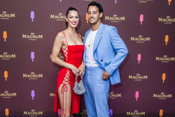 Iris Mittenaere (Miss France 2016) et son compagnon Diego El Glaoui au photocall de la soirée "Magnum" lors du 75ème Festival International du Film de Cannes le 19 mai 2022. © Jack Tribeca / Bestimage