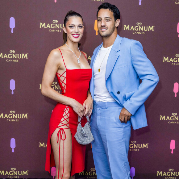 Iris Mittenaere (Miss France 2016) et son compagnon Diego El Glaoui au photocall de la soirée "Magnum" lors du 75ème Festival International du Film de Cannes le 19 mai 2022. © Jack Tribeca / Bestimage