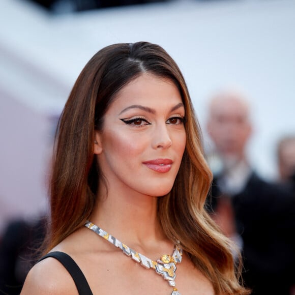 Iris Mittenaere, Miss France 2016 - Montée des marches du film "Coupez !" pour la cérémonie d'ouverture du 75ème Festival International du Film de Cannes. Le 17 mai 2022 © Cyril Moreau / Bestimage