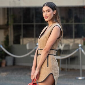 Iris Mittenaere, Miss France 2016 et Miss Univers 2016, assiste au défilé "Tod's" lors de la Fashion Week à Milan, le 25 février 2022.