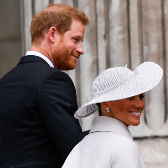 Le prince Harry, duc de Sussex, et Meghan Markle, duchesse de Sussex - Les membres de la famille royale et les invités lors de la messe célébrée à la cathédrale Saint-Paul de Londres, dans le cadre du jubilé de platine (70 ans de règne) de la reine Elisabeth II d'Angleterre. Londres. 