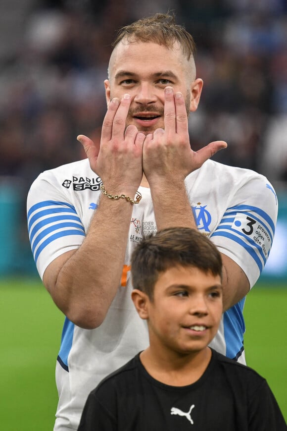 Le rappeur Jul - Match des héros entre l'équipe OM Legends et l'équipe UNICEF au stade Orange Velodrome à Marseille le 13 octobre 2021. © Jean-René Santini/Bestimage 