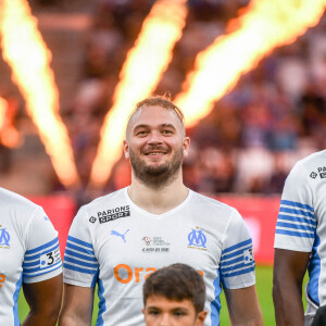 Le rappeur Jul - Match des héros entre l'équipe OM Legends et l'équipe UNICEF au stade Orange Velodrome à Marseille le 13 octobre 2021. © Jean-René Santini/Bestimage 