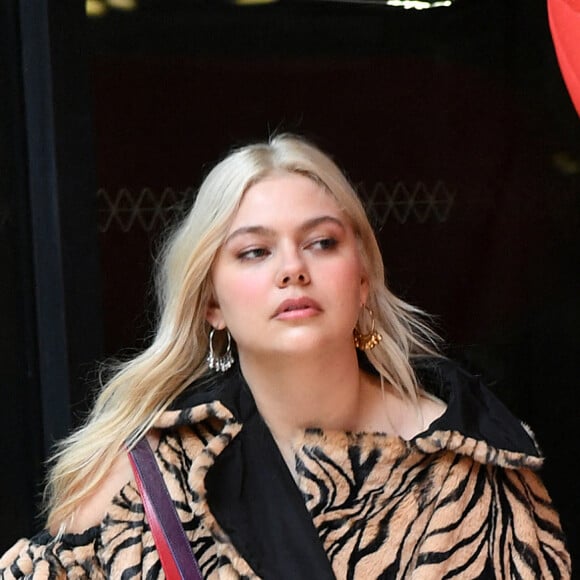 Exclusif - Louane ouvre le défilé prêt-à-porter automne hiver 2022 de Victoria/Tomas lors de la Fashion Week à Paris, le 1er mars 2022. © Veeren / Christophe Clovis / Bestimage