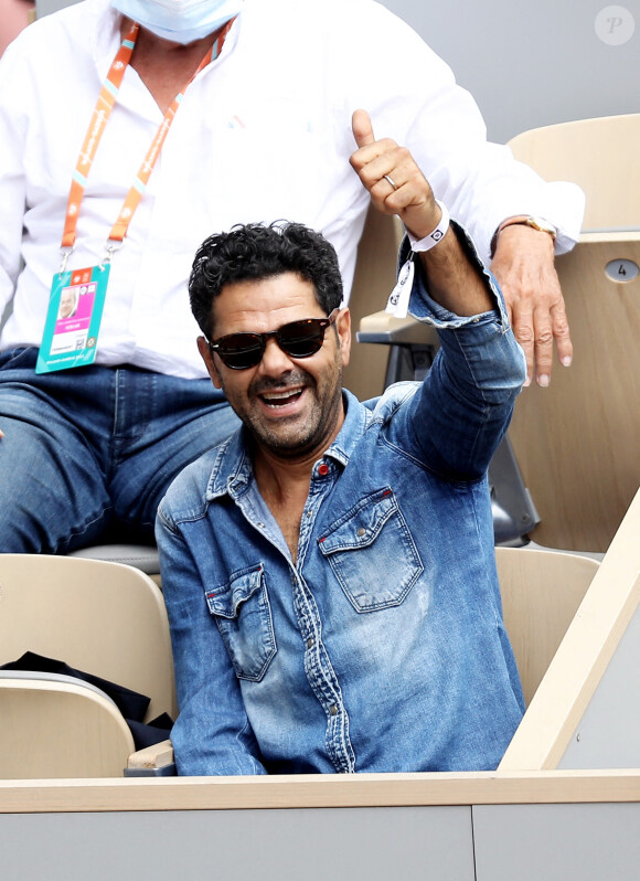 Jamel Debbouze fait le show dans les tribunes des internationaux de France Roland Garros à Paris le 12 juin 2021. © Dominique Jacovides / Bestimage 