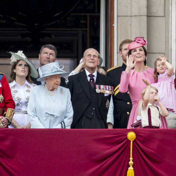 Camilla Parker Bowles, duchesse de Cornouailles, le prince Charles, prince de Galles, la princesse Eugenie d'York, La reine Elisabeth II d'Angleterre, Le prince Philip, duc d'Edimbourg, le prince Harry, Catherine Kate Middleton , duchesse de Cambridge, la princesse Charlotte, le prince George et le prince William, duc de Cambridge - La famille royale d'Angleterre assiste à la parade "Trooping the colour" à Londres.