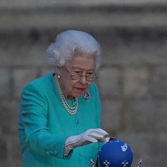 La reine Elisabeth II d'Angleterre au château de Windsor pour le lancement des illuminations de plus de 3500 lumières à travers le pays pour honorer son règne de 70 ans, son jubilé de platine. Le 2 juin 2022 