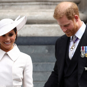 Le prince Harry, duc de Sussex, et Meghan Markle, duchesse de Sussex - Les membres de la famille royale et les invités à la sortie de la messe du jubilé, célébrée à la cathédrale Saint-Paul de Londres, Royaume Uni, le 3 juin 2022.