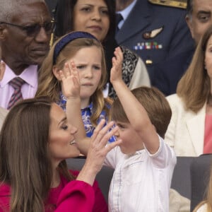 Catherine (Kate) Middleton, duchesse de Cambridge, Le prince Louis de Cambridge, La princesse Charlotte de Cambridge, Mike Tindall, sa fille Mia Grace - Jubilé de platine de la reine Elisabeth II d'Angleterre à Bukingham Palace à Londres, le 5 juin 2022. 