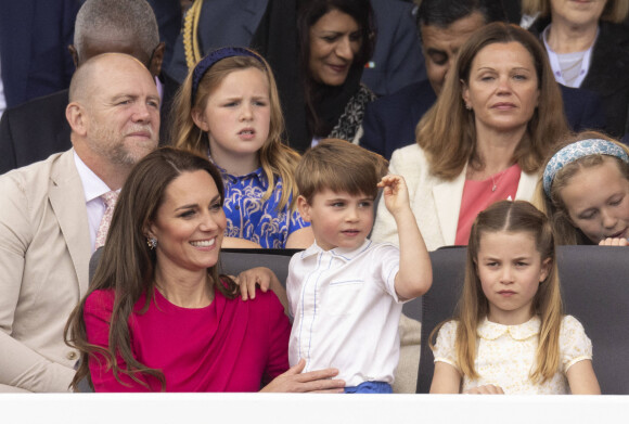 Catherine (Kate) Middleton, duchesse de Cambridge, Le prince Louis de Cambridge, La princesse Charlotte de Cambridge, Mike Tindall, sa fille Mia Grace, Savannah Phillips - Jubilé de platine de la reine Elisabeth II d'Angleterre à Bukingham Palace à Londres, le 5 juin 2022. 