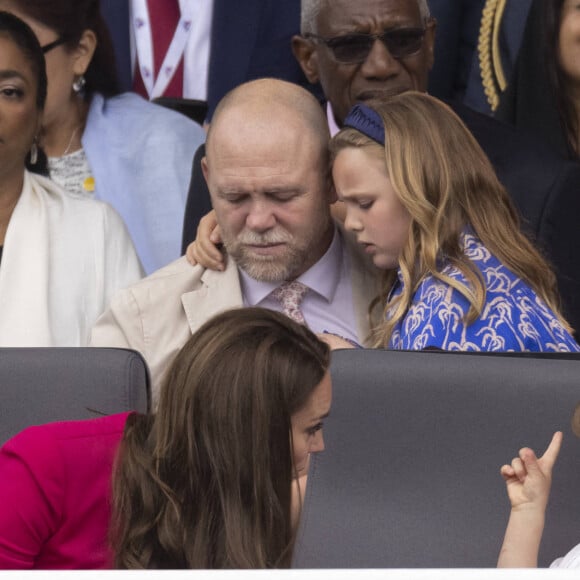 Catherine (Kate) Middleton, duchesse de Cambridge, Le prince Louis de Cambridge, Mike Tindall, Mia Grace Tindall - Jubilé de platine de la reine Elisabeth II d'Angleterre à Bukingham Palace à Londres, le 5 juin 2022. 