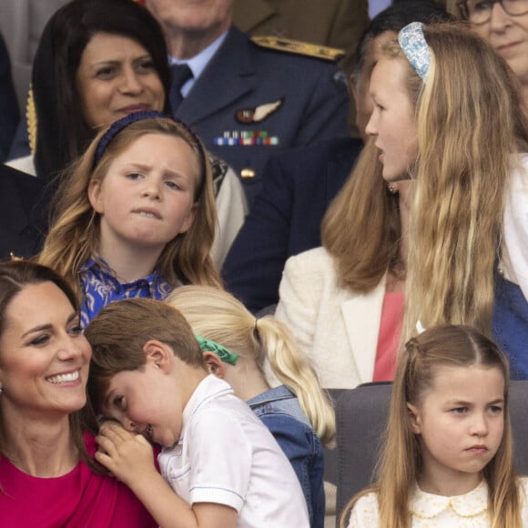 Catherine (Kate) Middleton, duchesse de Cambridge, Le prince Louis de Cambridge, La princesse Charlotte de Cambridge, Mike Tindall, sa fille Mia Grace, Savannah Phillips - Jubilé de platine de la reine Elisabeth II d'Angleterre à Bukingham Palace à Londres, le 5 juin 2022. 