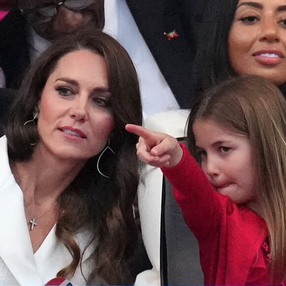 Kate Catherine Middleton, duchesse de Cambridge, et la princesse Charlotte - La famille royale d'Angleterre au concert du jubilé de platine de la reine d'Angleterre au palais de Buckingham à Londres. Le 4 juin 2022 