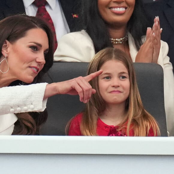 Kate Catherine Middleton, duchesse de Cambridge, et la princesse Charlotte - La famille royale d'Angleterre au concert du jubilé de platine de la reine d'Angleterre au palais de Buckingham à Londres. Le 4 juin 2022 