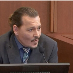 Captures d'écran du procès de Johnny Depp contre Amber Heard au tribunal de Fairfax, le 2 juin 2022. 