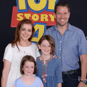 Alyson Hannigan, son mari Alexis Denisof et leurs filles Satyana et Keeva à la première du film d'animation Disney et Pixar "Toy Story 4" au théâtre El Capitan à Los Angeles, Californie, Etats-Unis, le 11 juin 2019. 